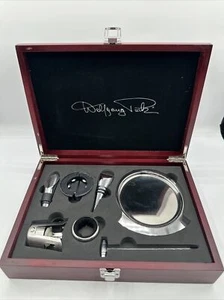 Nuevo Juego de Regalo de Vino Sommelier Caja Abierta Wolfgang Puck 10o Aniversario Madera Roja - Imagen 1 de 3
