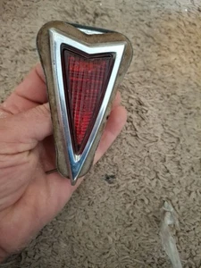 ORIGINAL 1968-69 PONTIAC LEMANS & 1968 GTO REAR SIDE MARKER LIGHT OEM GM - Picture 1 of 3