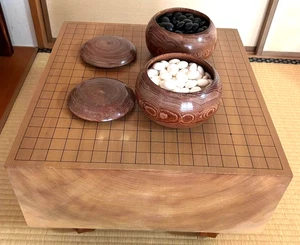 Japanese Vintage Wooden Goban IGO Board Standard W/White & Black Go Stone & Bowl - Picture 1 of 6