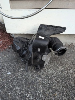 Caja de filtro de filtro de aire Audi Q5 A4 2.0 2009-2012 8K0 133 837BJ OEM. Foto 1 de 4