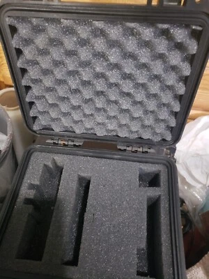 Funda protectora Pelican 1200 negra con espuma - Hecha en EE. UU. Foto 1 de 4