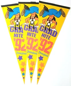 1992 Walt Disney Grad Nite 92' Disneyland 30" Felt Pennant Goofy - Vintage lot - Picture 1 of 5