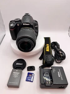 [NEAR MINT] Nikon D3000 10.2MP 18-55mm f3.5-5.6G AF-S DX VR Nikkor Digital SLR - Picture 1 of 24