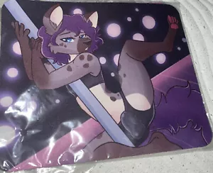 Seltenes pelziges Mauspad Hyäne Junge tanzen auf einem Pole rutschfestes Pad Furboy AnimeBoy - Bild 1 von 5