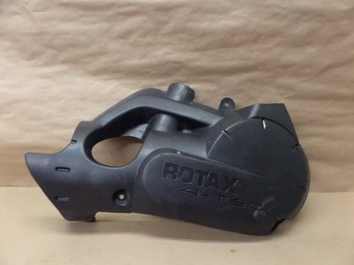 2005 BOMARDIER OUTLANDER 400 HO 4 X 4 ПРАВАЯ БОКОВАЯ КРЫШКА ДВИГАТЕЛЯ CAN-AM ROTAX 4-TEC - Изображение 1 из 4