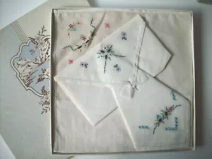 Vtg 40's? 50's? boxed handkerchiefs 3 embroidered with flowers *A - Picture 1 of 3