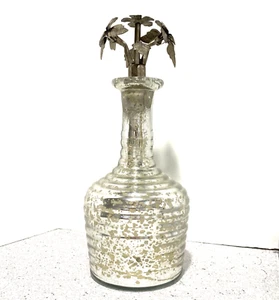 Botella vintage de vidrio mercurio colmena con tapón de metal plateado floral adornado - Imagen 1 de 10