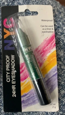 Sombra de ojos impermeable NYC City Proof 24 HR 655 Madison Square Park Foto 1 de 2