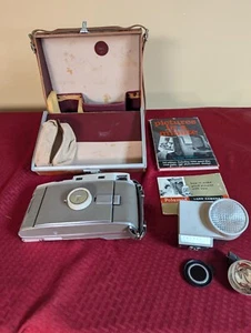 VINTAGE POLAROID LAND CAMERA 800 MODEL, WINK-LIGHT, CASE AND EXTRAS EXCELLENT - Picture 1 of 10