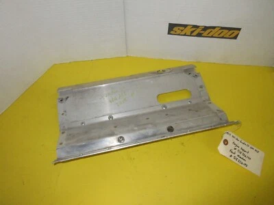 2011-20 ski-doo Tundra Skandic 600 ACE membro frontal #518326198 Suporte #518326140 - Imagem 1 de 4