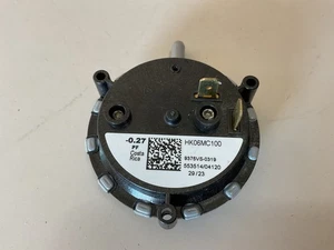 BRYANT CARRIER PAYNE HK06MC100 .27WC PRESSURE SWITCH 9375VS-0319 - Picture 1 of 4