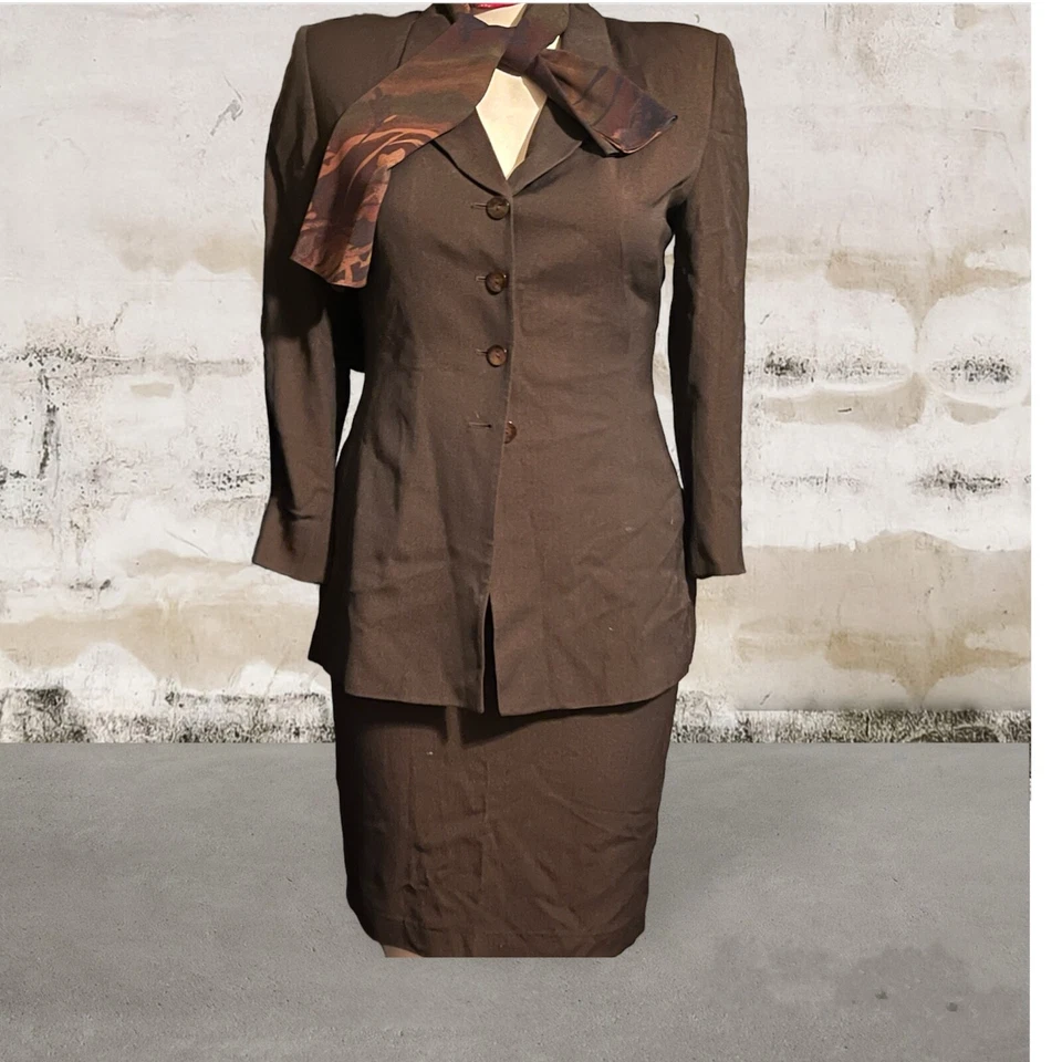 traje de vestir mujer Foto 1 de 1