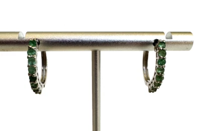 Pendientes de plata de ley 925 con placa de oro blanco de 14K y esmeralda sin calentar $299 Foto 1 de 4