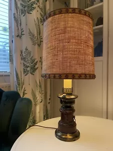 Vintage Lampe im französischen Napoleonischen Stil - groß mit hessischem Schirm - Eiche Messing - Bild 1 von 11