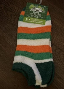 NEW St. Patrick's Day Shamrock Lucky Clover Fuzzy Socks Low-Cut Size 4-10 - Picture 1 of 1