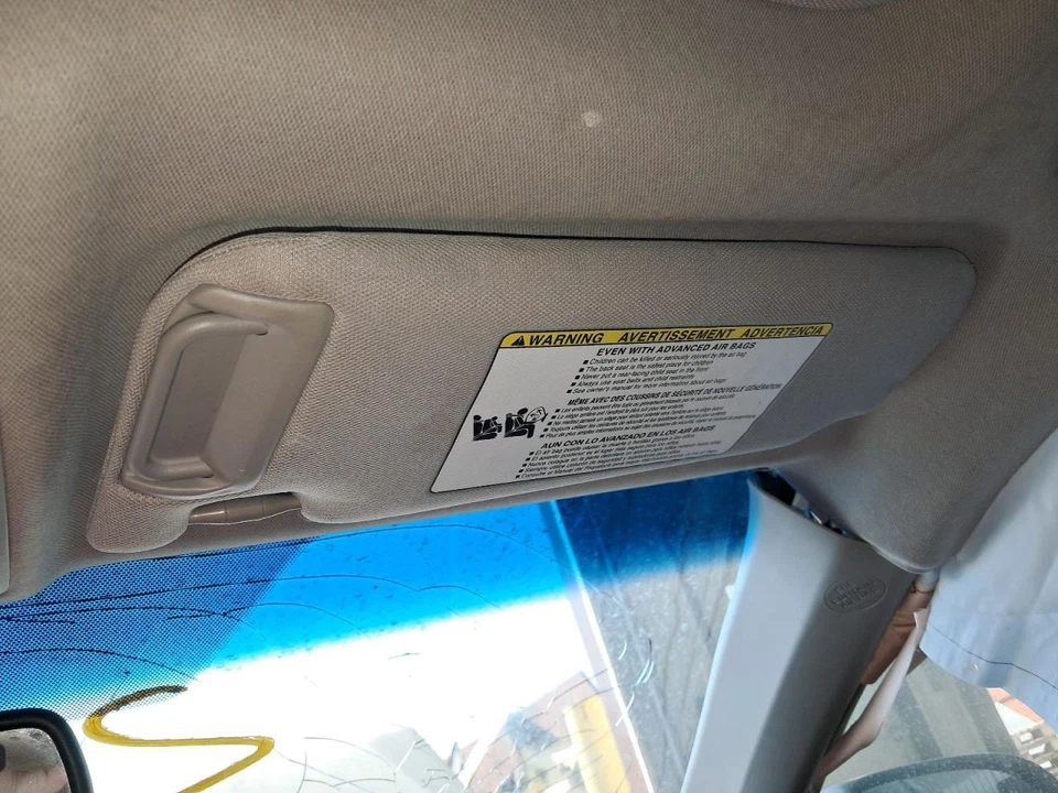 Parasol gris para pasajeros Toyota Camry 2012-2017 usado con iluminación Foto 1 de 4