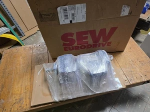 Sew-Eurodrive Gear Motor R27 DRN71M4/DH 1730/309 RPM 1/2 Hp Inverter Duty - Picture 1 of 10