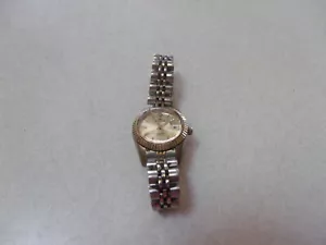 VINTAGE WALTHAM QUARTZ SILVER TONE LADIES WRIST WATCH PARTS OR REPAIR - Picture 1 of 3