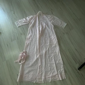 Vtg Womens Nightgown Robe Size S 70s Pink White Prairie Cottage Accentuette Lanz - Picture 1 of 6