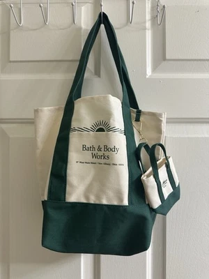 Новый с Ярлыками Bath & Body Works 2025 наследия сумка с короткими ручками + брелок член эксклюзивный распродано - Изображение 1 из 4