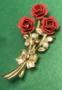 Vintage gold tone rose Bouquet brooch With Diamanté Detail And Enamel 5.5cm - Picture 1 of 6