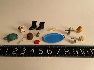 Lote miniatura vintage/casa de muñecas/otros incl mini zapatos, anillo, vela, porcelana - Imagen 1 de 7