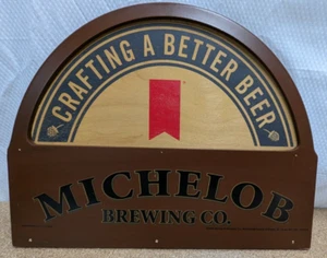 Michelob Brewing Company 2009 Holz Bar Rückseite Schild "Crafting a Better Beer" 19x15" - Bild 1 von 6
