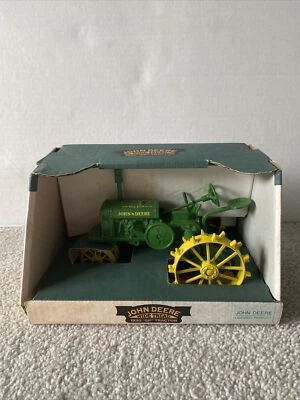Ertl John Deere 1930 GP General Purpose Wide Tread Tractor 1/16  #5787DO - Image 1 of 3