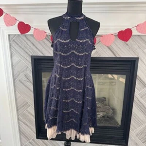 Francesca's dunkelblau Spitze Neckholder Cocktailkleid überbacken formell Partykleid Lg - Bild 1 von 3