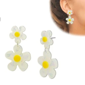 Weiße Blüten Ohrhänger Perlmutt-Design Blumen Ohrringe Daisy Schimmer-Look - Bild 1 von 3