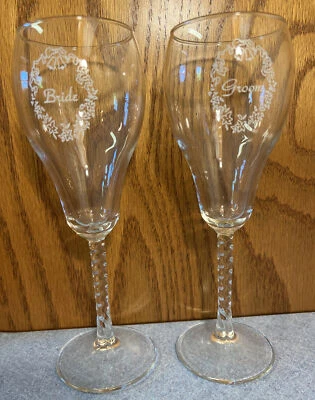 Bride and Groom Toasting Flutes - Stenciled, twisted stes 8" tall - Изображение 1 из 4