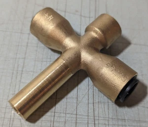 Genuino ArjoHuntleigh Ducha Desinfección Tubo en T 8458215 NUEVO Conector Arjo - Imagen 1 de 4