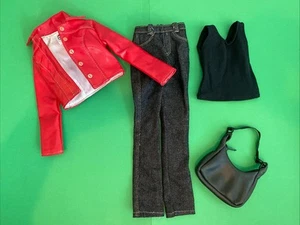 Teilweise TONNER TYLER GOWORTH KOSMETIK KAMPAGNE 16 PUPPEN ROTES OUTFIT 2002 Lesen - Bild 1 von 3