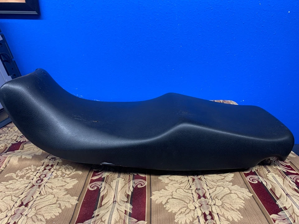 Almofada de selim Triumph Sprint dois lugares cruzador 900 esporte rara 1997 1998 97 98 - Imagem 1 de 4