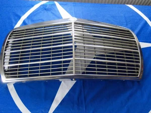 Mercedes Benz w123 griglia radiatore cofano anteriore - Foto 1 di 21