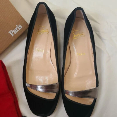 Christian Louboutin Bombas Planas Negro Gamuza US 5 EU 35 Usado Foto 1 de 4
