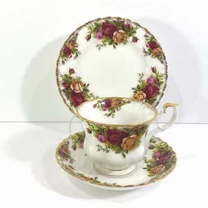 Royal Albert Old Country Roses Trio tazza da tè con piedi, piattino, piatto per pane e burro - Foto 1 di 12