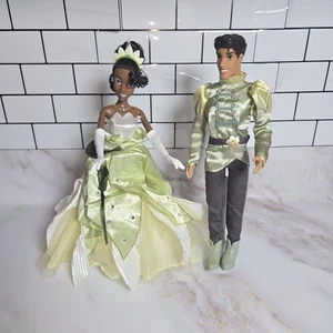Disney Store Princesa y la Rana Muñeca Conjunto Príncipe Naveen Princesa Tiana Verde - Imagen 1 de 9