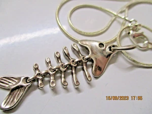COLGANTE DE PLATA ESTERLINA DE COLECCIÓN - PESCADO - EN PLATA 44 CM CADENA - Imagen 1 de 5