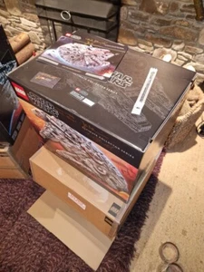 LEGO Star Wars 75192 Millennium Falcon RARE SIGNED EXCLUSIVE, BNISB New Limited - Picture 1 of 4