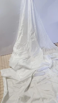 TECIDO "SEDA" BRANCO BRILHANTE, LT.WT., NOVO E NÃO USADO, 40"W x 1 YD. 19 pol - Imagem 1 de 4