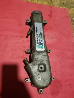  Tubo de admisión superior Suzuki Vitara Sidekick Escudo Geo Tracker 1.6 8 V 89-98 OEM Foto 1 de 3