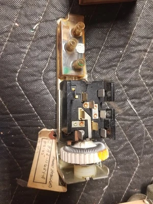 NUEVO DE LOTE 1970 1971 FORD TORINO T-BIRD INTERRUPTOR FAROS OCULTOS FAROS C8AZ-11654-A Foto 1 de 2