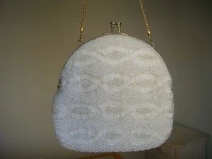 Vintage WALBORG Hand Perlen Weiß Abendtasche Gold Kette Handtasche Made in Hong Kong - Bild 1 von 13