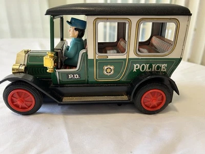 Bandai Vintage Hecho en Japón Lata Verde 1906 Policía P.D. Coche 8" funciona Foto 1 de 4