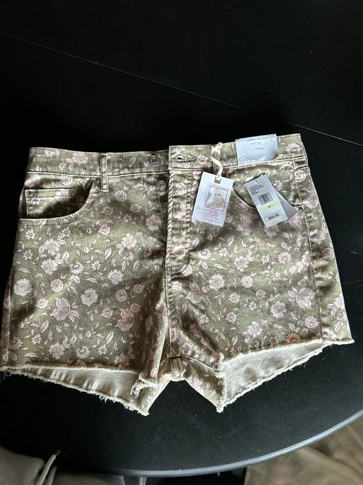 Pantalones Cortos Mujer Floral Corte Botón Mosca Talla 30, Entrepierna 2.5 Foto 1 de 4