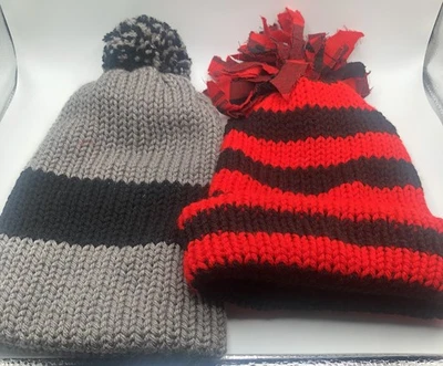 Paquete de 2 gorros hechos a mano para niños estilo divertido rojo/negro y gris/negro 100 % acrílico EE. UU. Foto 1 de 4
