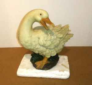 Ganso grande de porcelana o resina 8" x 8" - Plumas esponjosas - Excelente detalle - Imagen 1 de 3