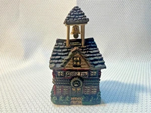 Boyds Bear kleines rotes Schulhaus mit Belle McNibble Schatzkiste 4029454 - Bild 1 von 7