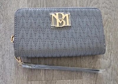 Cartera Larga Badgley Mischka con Bolsillo para Teléfono y Muñequera Gris  Foto 1 de 4